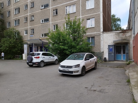 Снять  помещение свободного назначения
