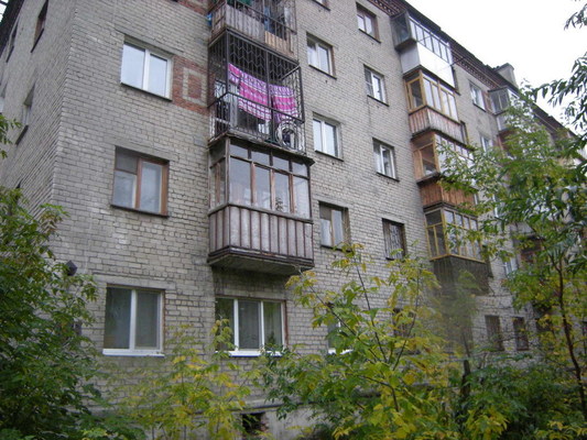 Купить --комнатную квартиру