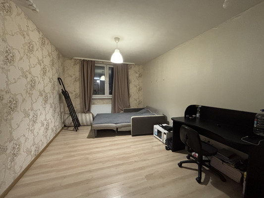 Купить --комнатную квартиру