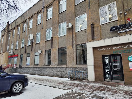 Снять  помещение свободного назначения